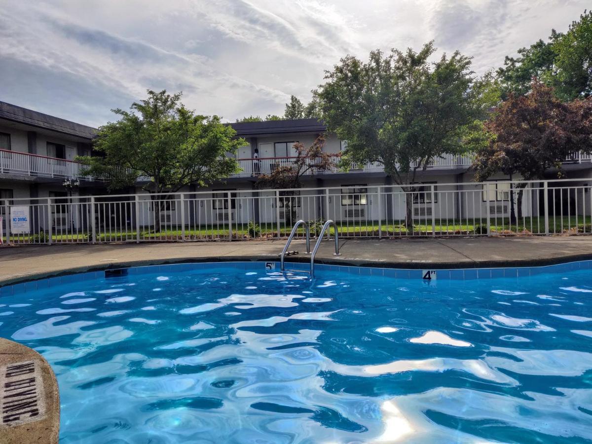Sprucewood Inn Elyria Zewnętrze zdjęcie
