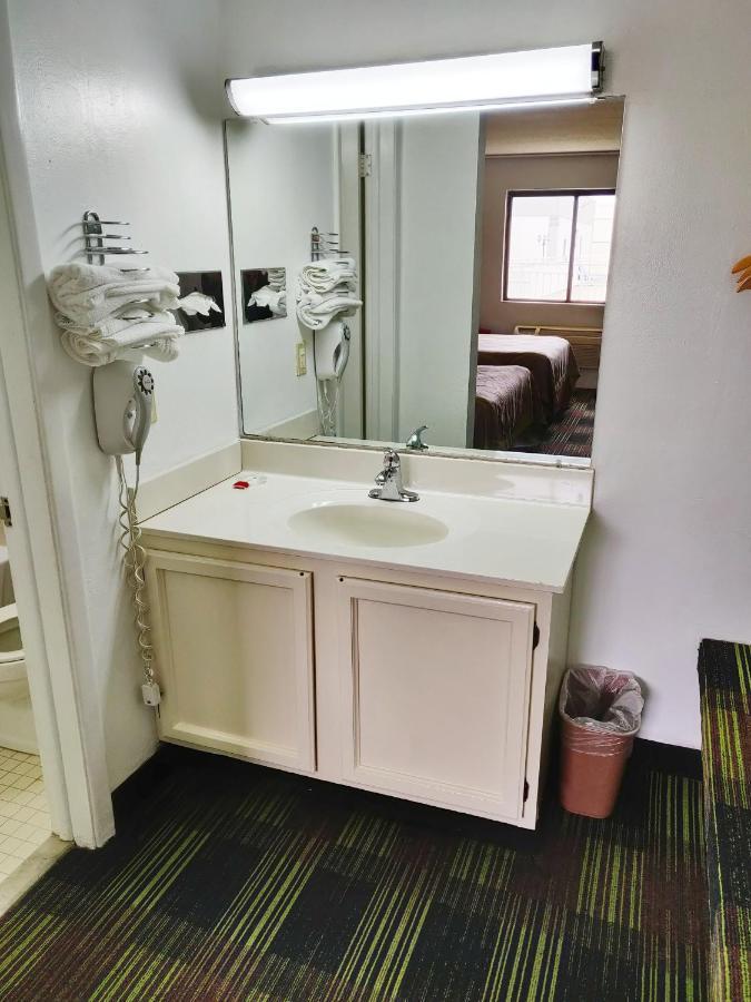 Sprucewood Inn Elyria Zewnętrze zdjęcie